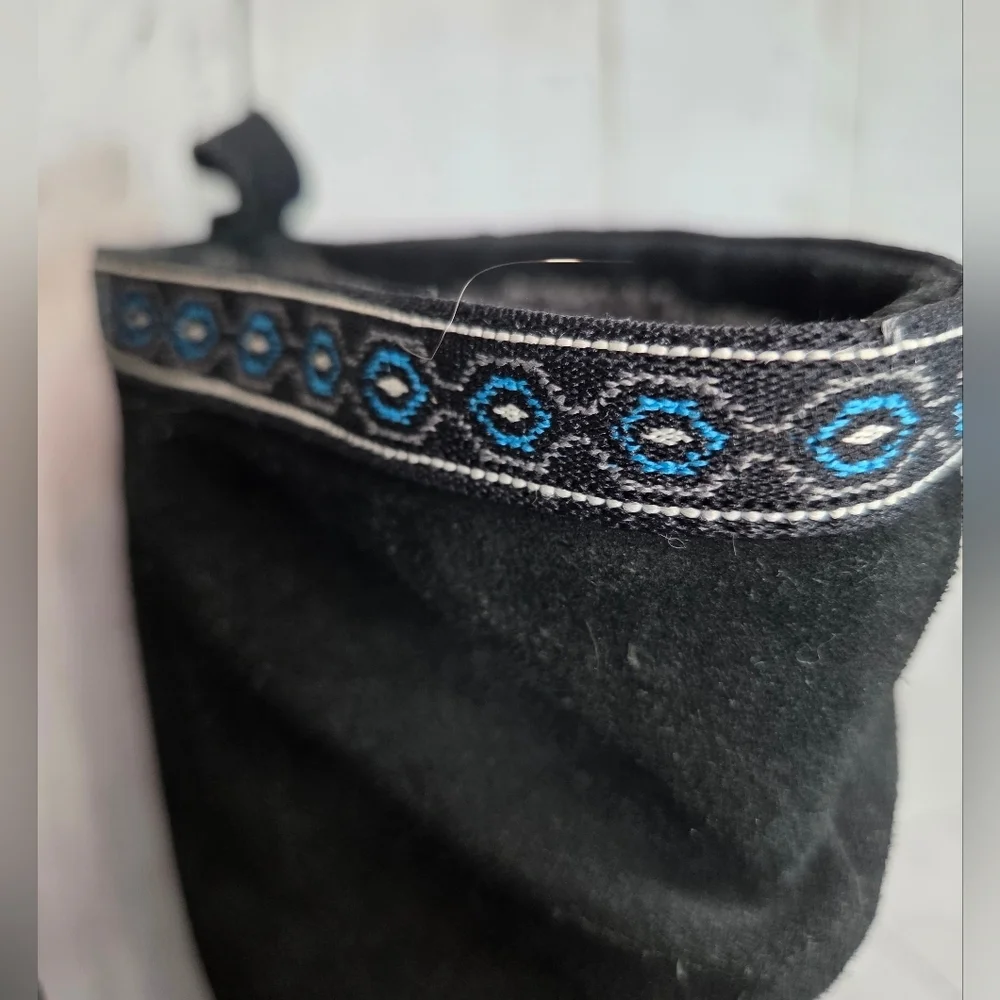 Skechers Black Leather Winter Boots with Blue Aztec Trim